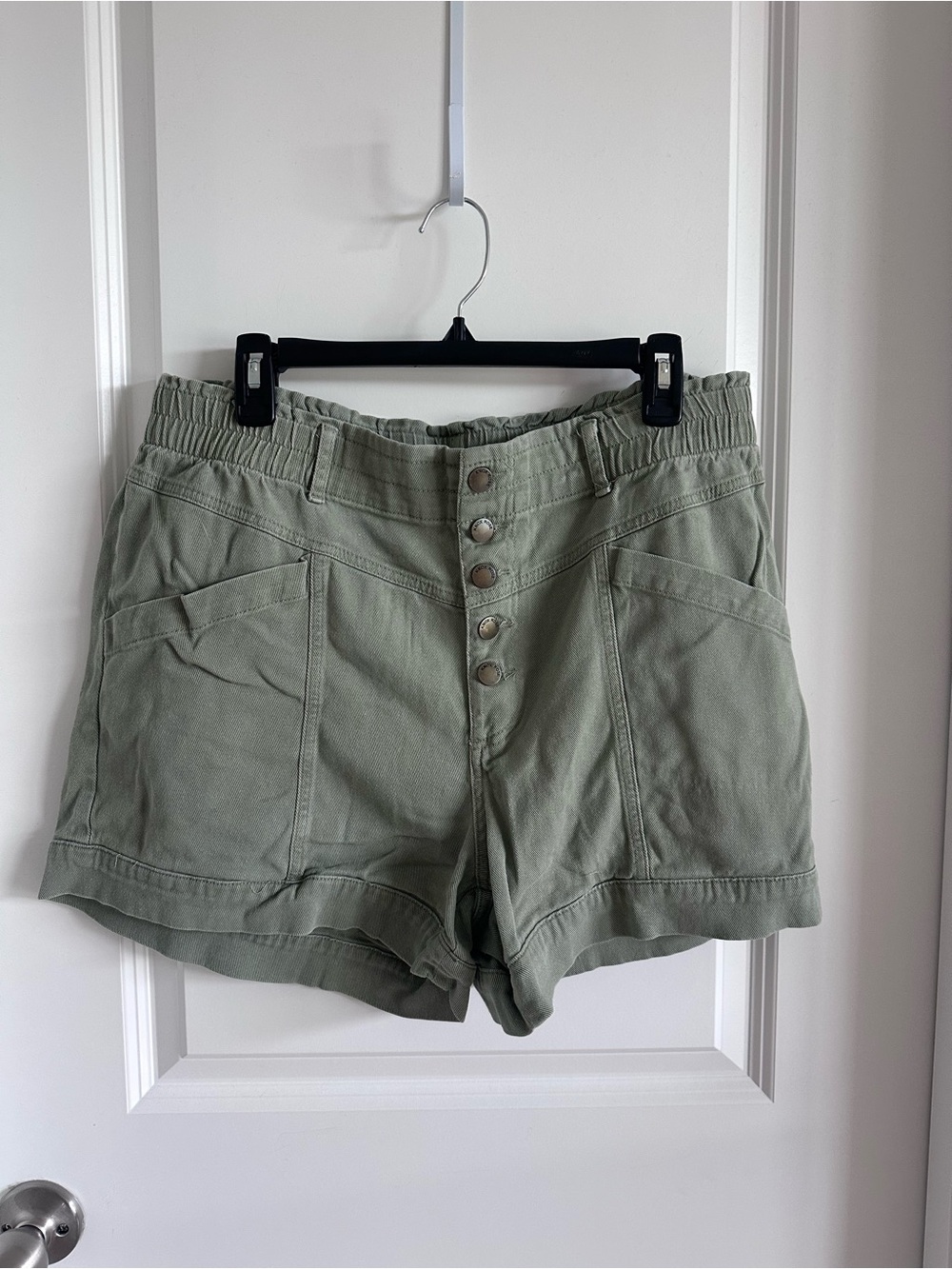 Knox Rose High-Waist Button-Front Utility Shorts in Sage